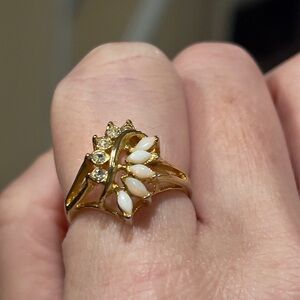 Vintage White Opal Rhinestone Cluster Size 9 Gold tone Ring